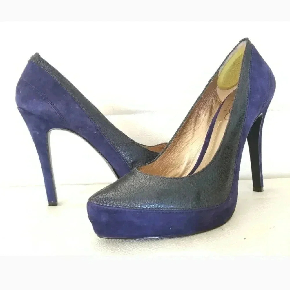 BCBG Paris Blue Leather Suede Classic Slip On 9.5